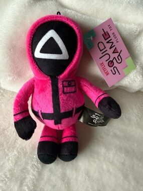 NWT Netflix Squid Game Pink Guard Triangle Masked Soldier Good Stuff 8.5" Plush